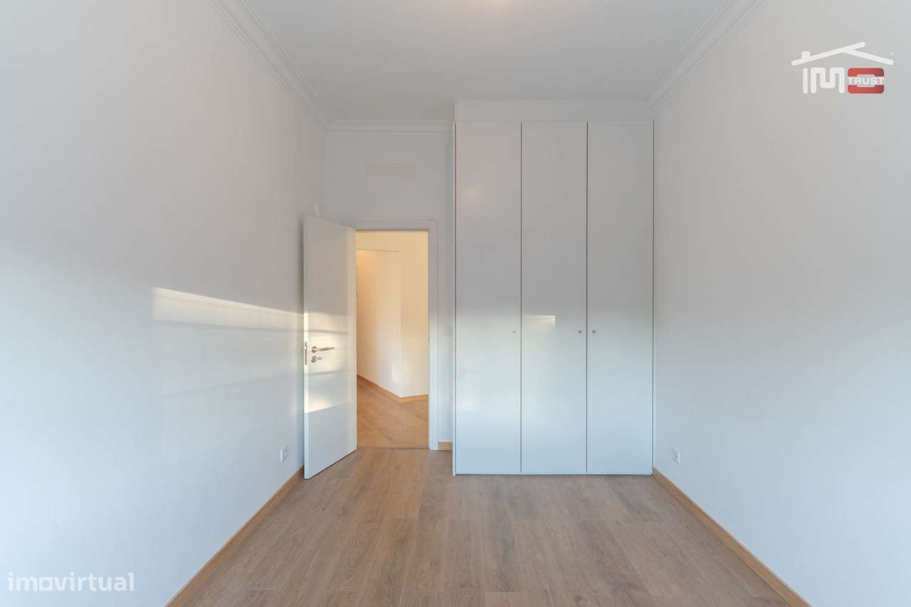 OPORTUNIDADE INVESTIMENTO - APARTAMENTO T4 CONVERTIDO EM T5 COM TER...-28