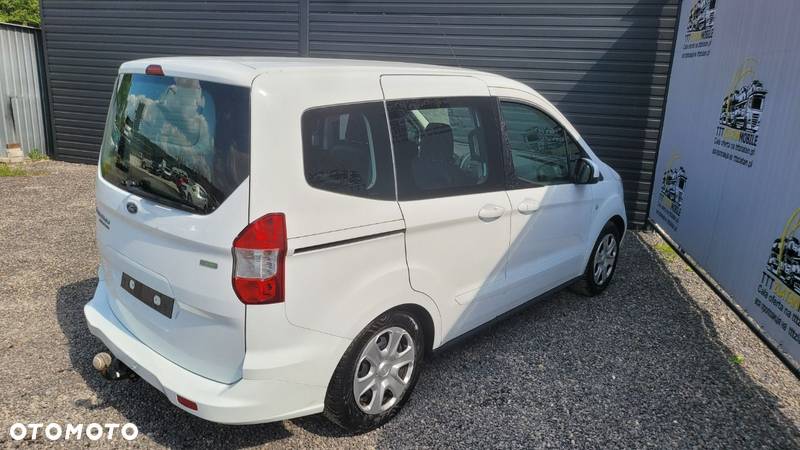 Ford Transit Courier - 15