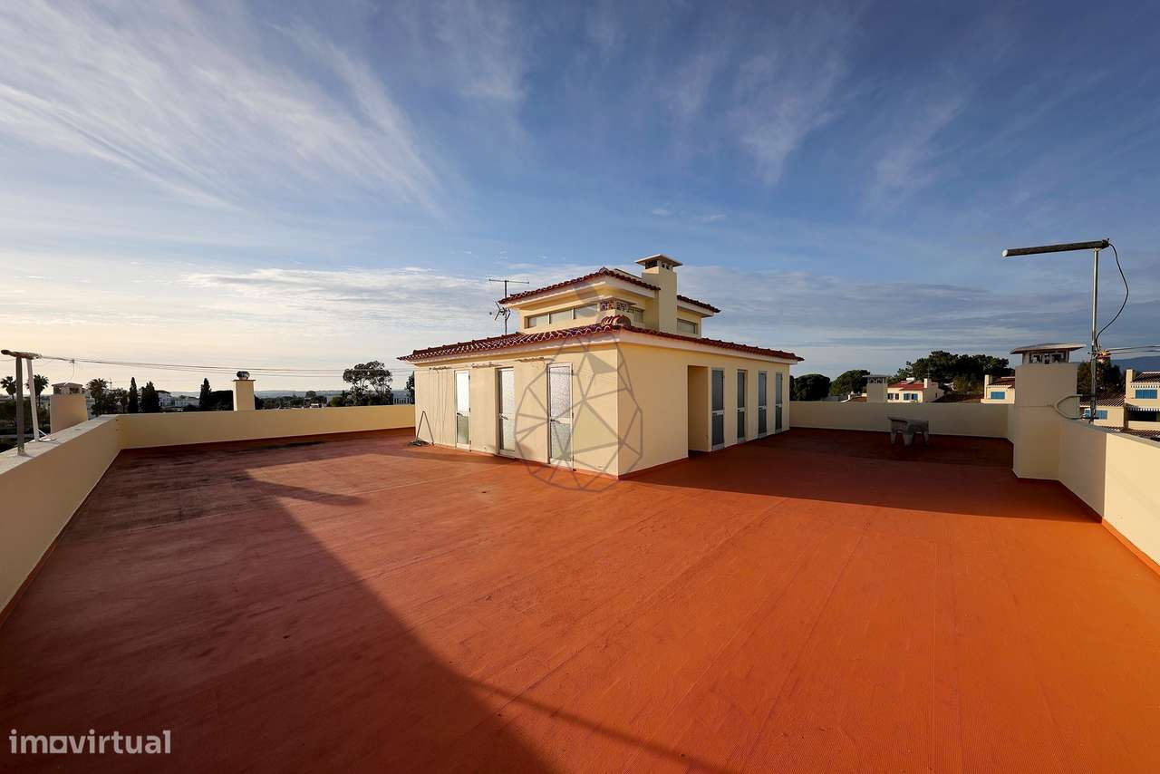 T2 em Bemposta com arrecadação privativa e terraço comum espaçoso  - A-32