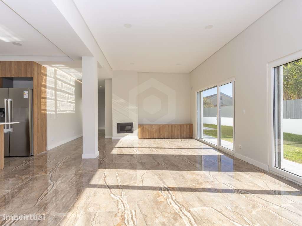 Moradia isolada T5 acabamentos Premium/ piscina e garagem-35