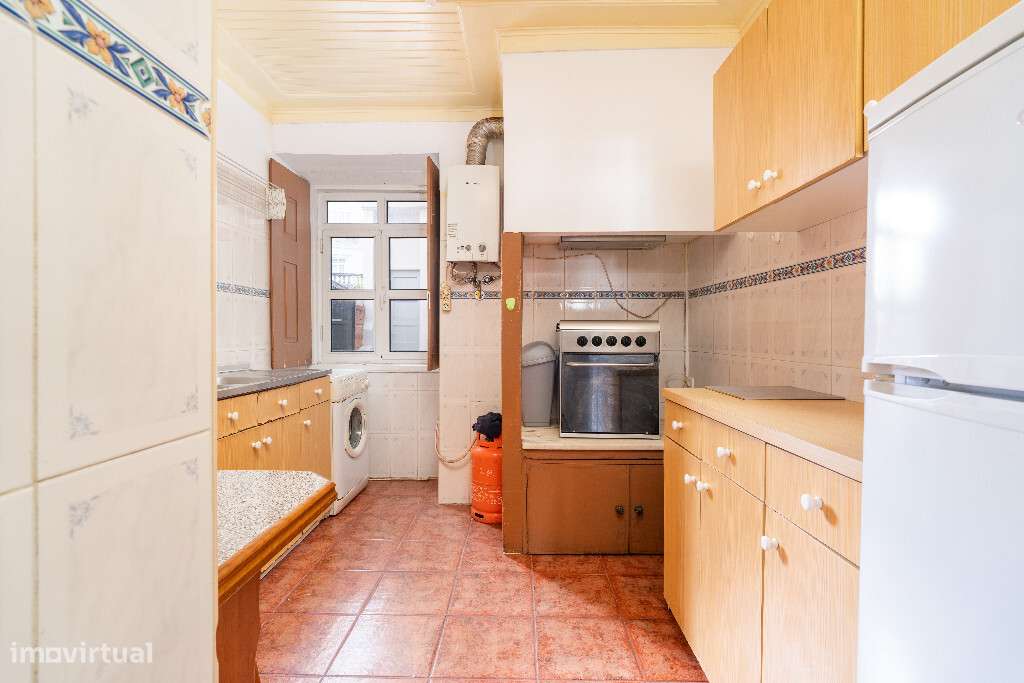 Prédio na zona da Praça da Republica, Coimbra - Grande imagem: 3/15