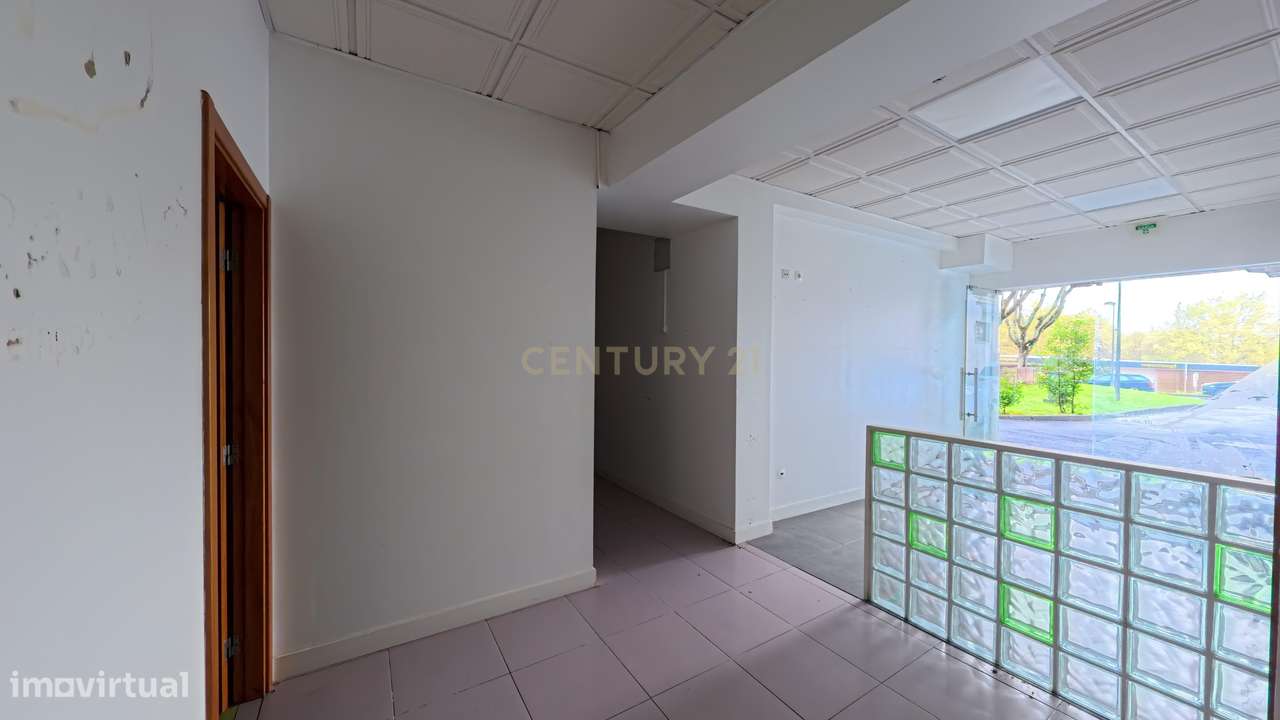 2 lojas situadas no centro da cidade de Viseu com cerca de 400m2, próx - Grande imagem: 3/14