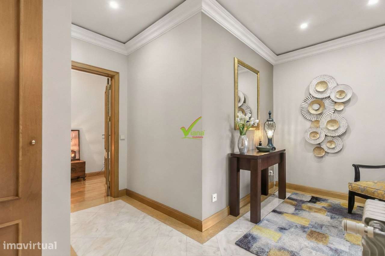 T. 4 com 3 lugares de garagem e arrumos - Centro da cidade da Maia-6