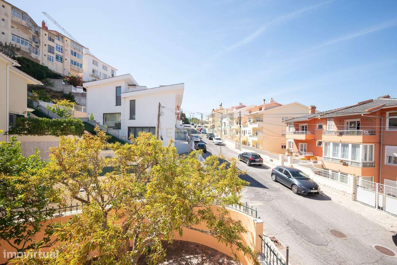 Moradia remodelada de 6 assoalhadas Exclusiva no Estoril-46