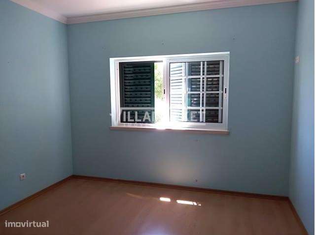 Moradia V3 da banca situada na Urbanização Quinta Vale Verde em Benave-10