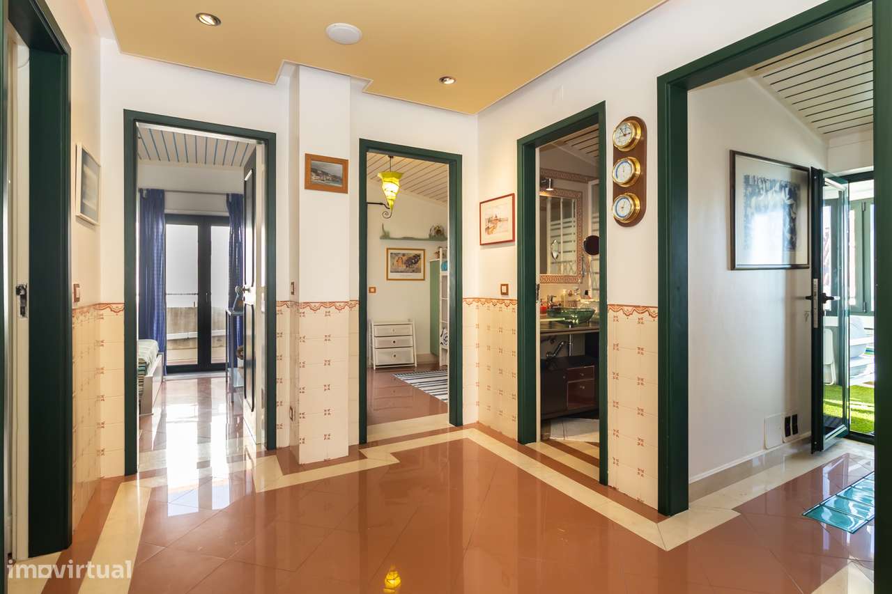 T4+1 Duplex em Primeira com 250m2, Linha de Mar | Sesimbra-20