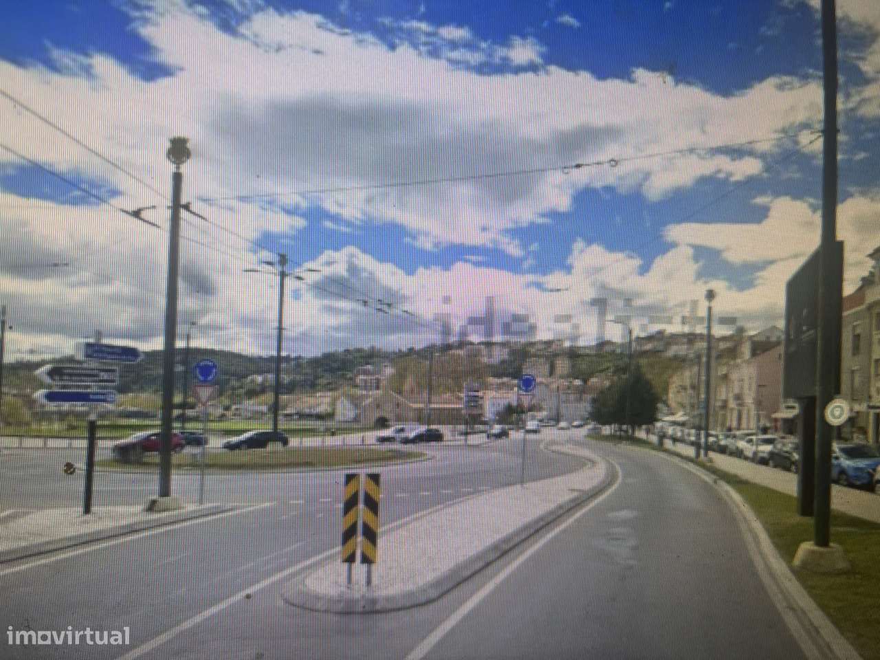 Imóvel comercial em Coimbra com estacionamento - Grande imagem: 2/2