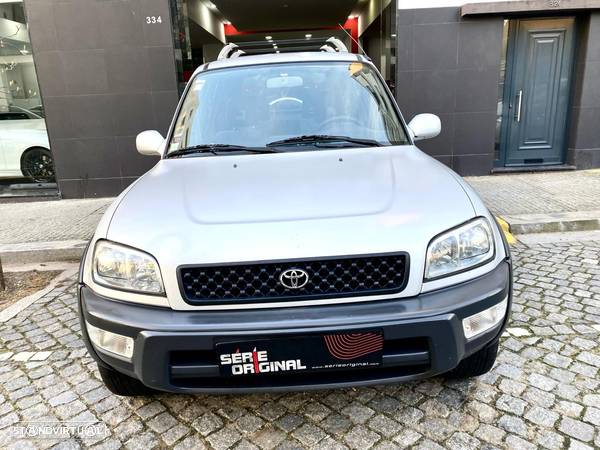 Toyota RAV4 Standard - 2