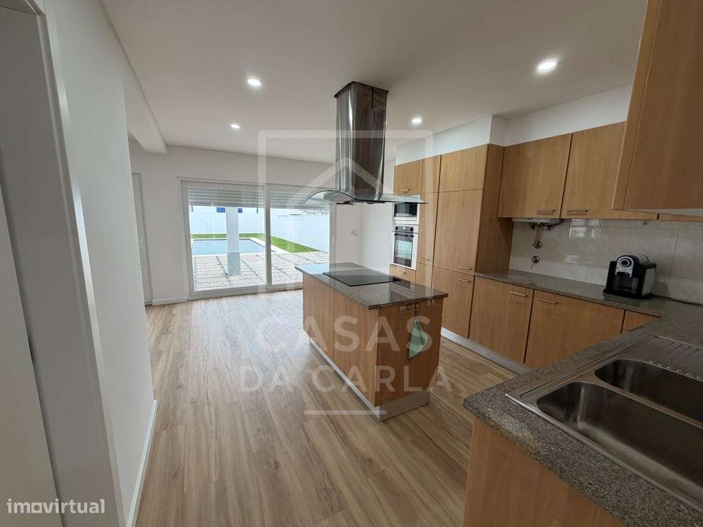 Moradia T3 com quintal, garagem e piscina em Faro do Alentejo - Grande imagem: 3/36