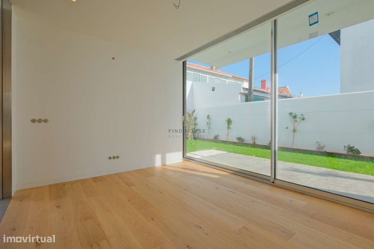 Moradia Isolada T4 com jardim e Garagem Box em Tires, São Domingos de-15