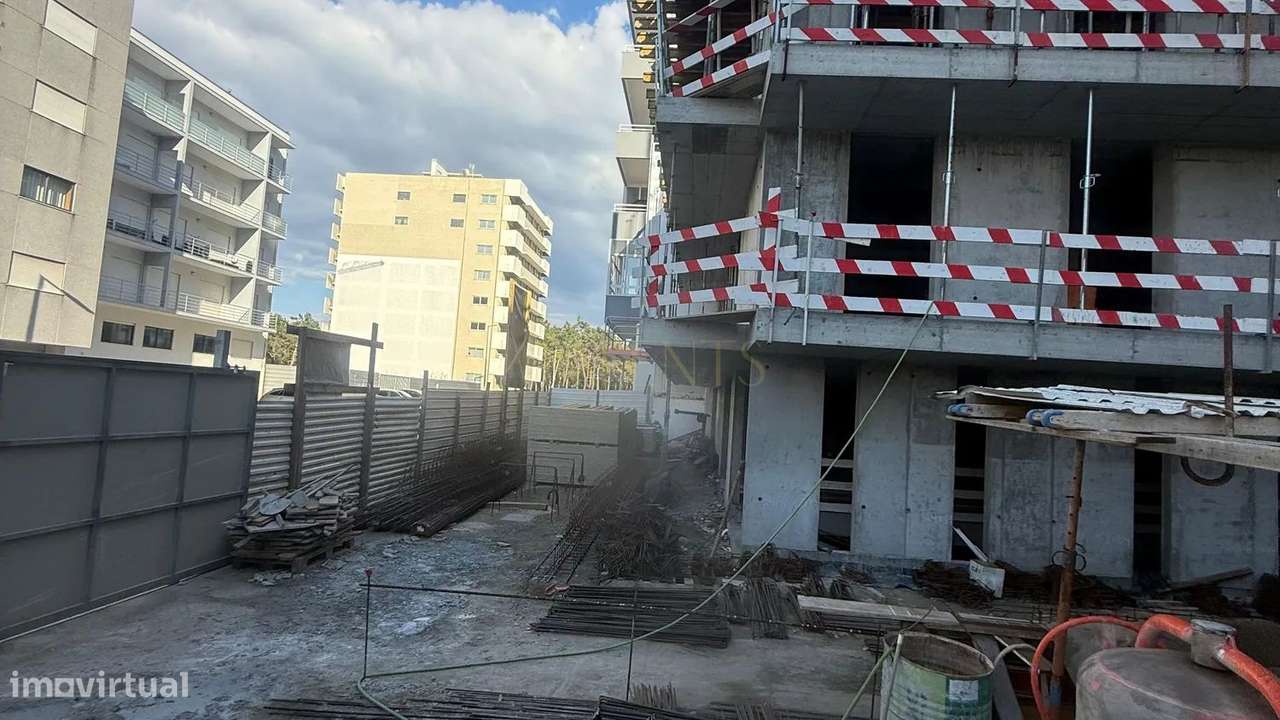 Apartamento T1 à venda Perto da Praia da Amorosa - Grande imagem: 2/11