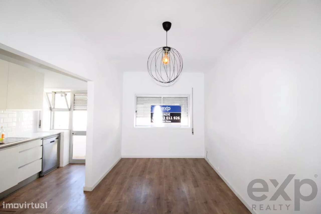 BAIXA DE PREÇO - Excelente T2 Renovado no Candal-5