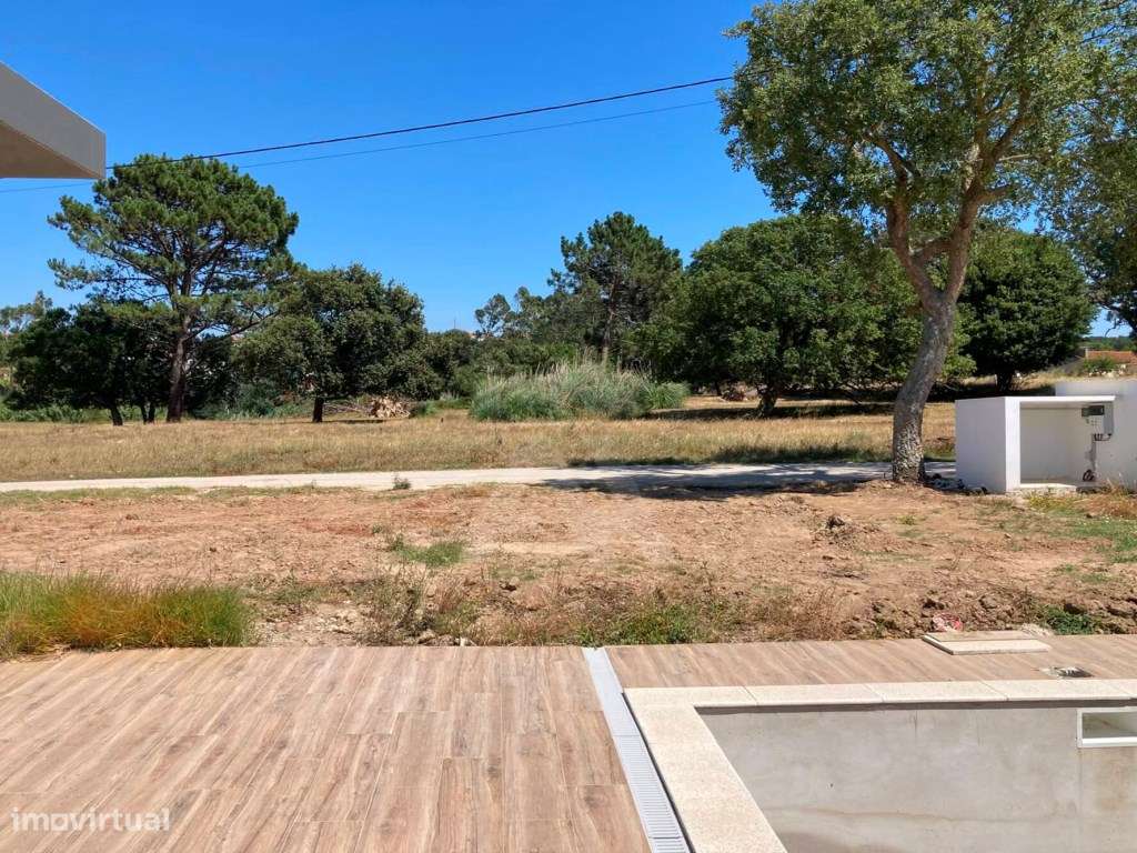 Moradia T3 com piscina junto ao centro das Caldas da Rainha-24