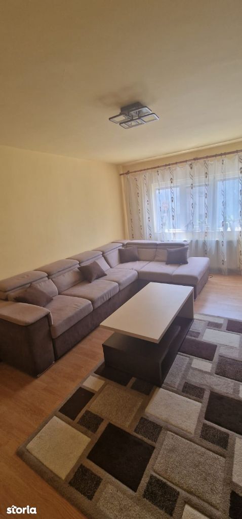 Apartament 3 camere, decomandat, in zona Vlaicu