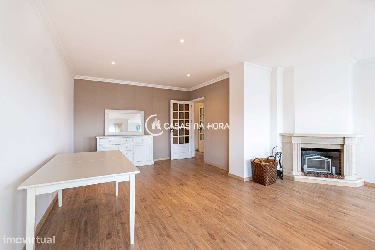 Agradável apartamento T3 na Rua Garcia de Resende, junto ao Colégio... - Grande imagem: 5/25