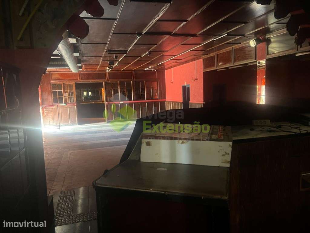 Antigo bar, para recuperar, perto de Alcoentre - junto à A1, com lo...-19