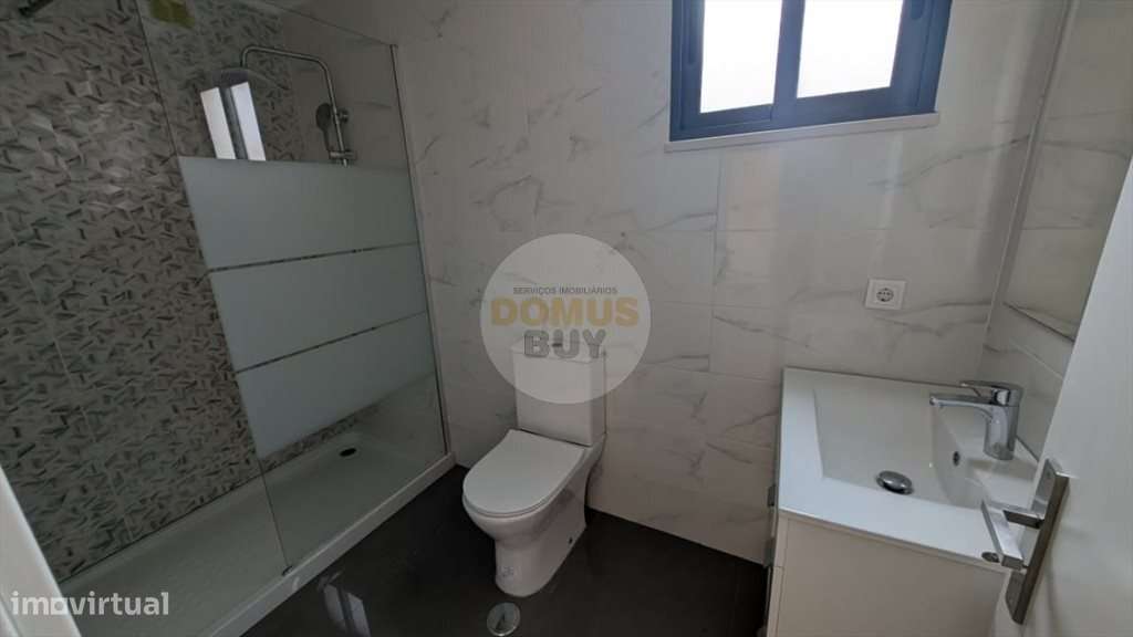 Moradia Térrea T2 + Anexo e Quintal - Baixa da Banheira-10