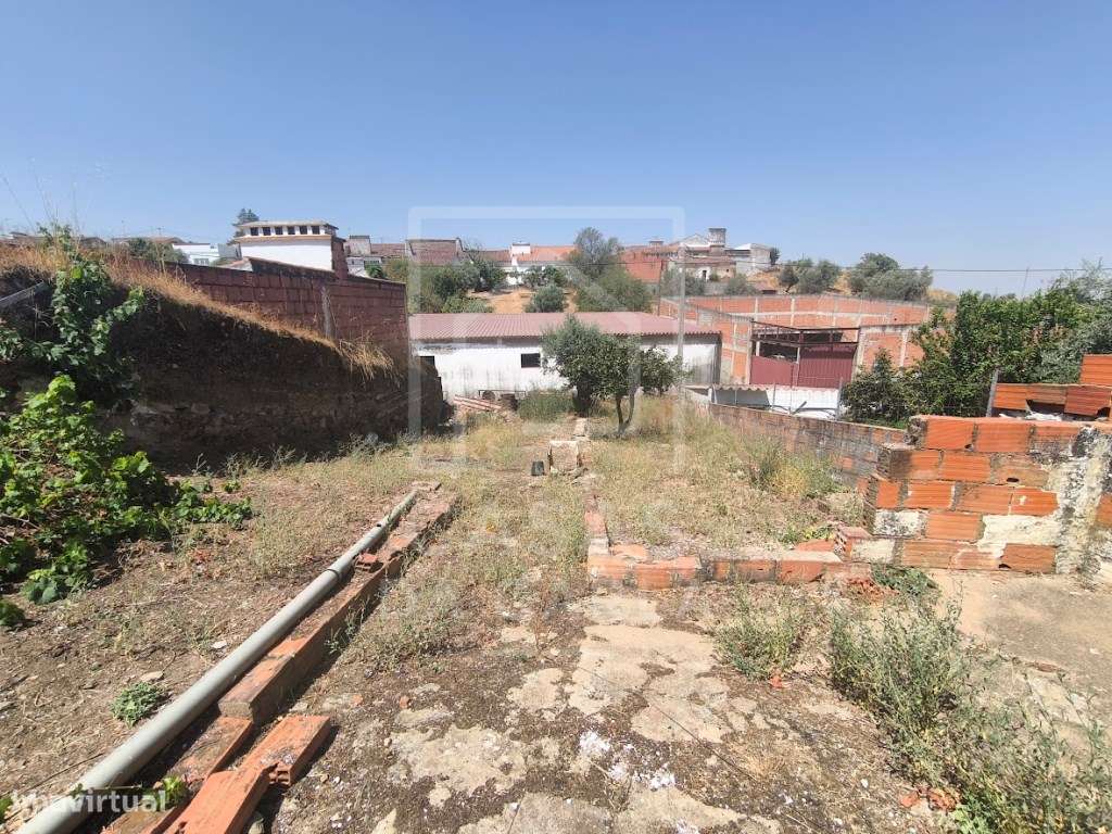 Moradia com 8 divisões e com quintal em Vila Alva-14