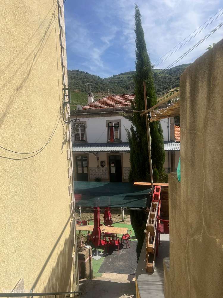 Moradia T6 com bar restaurante a funcionar no R/C em Foz Tua-24