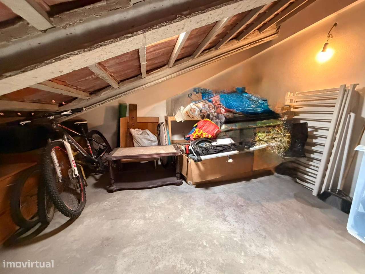 Apartamento T2 com arrecadação - zona Conquinha-27