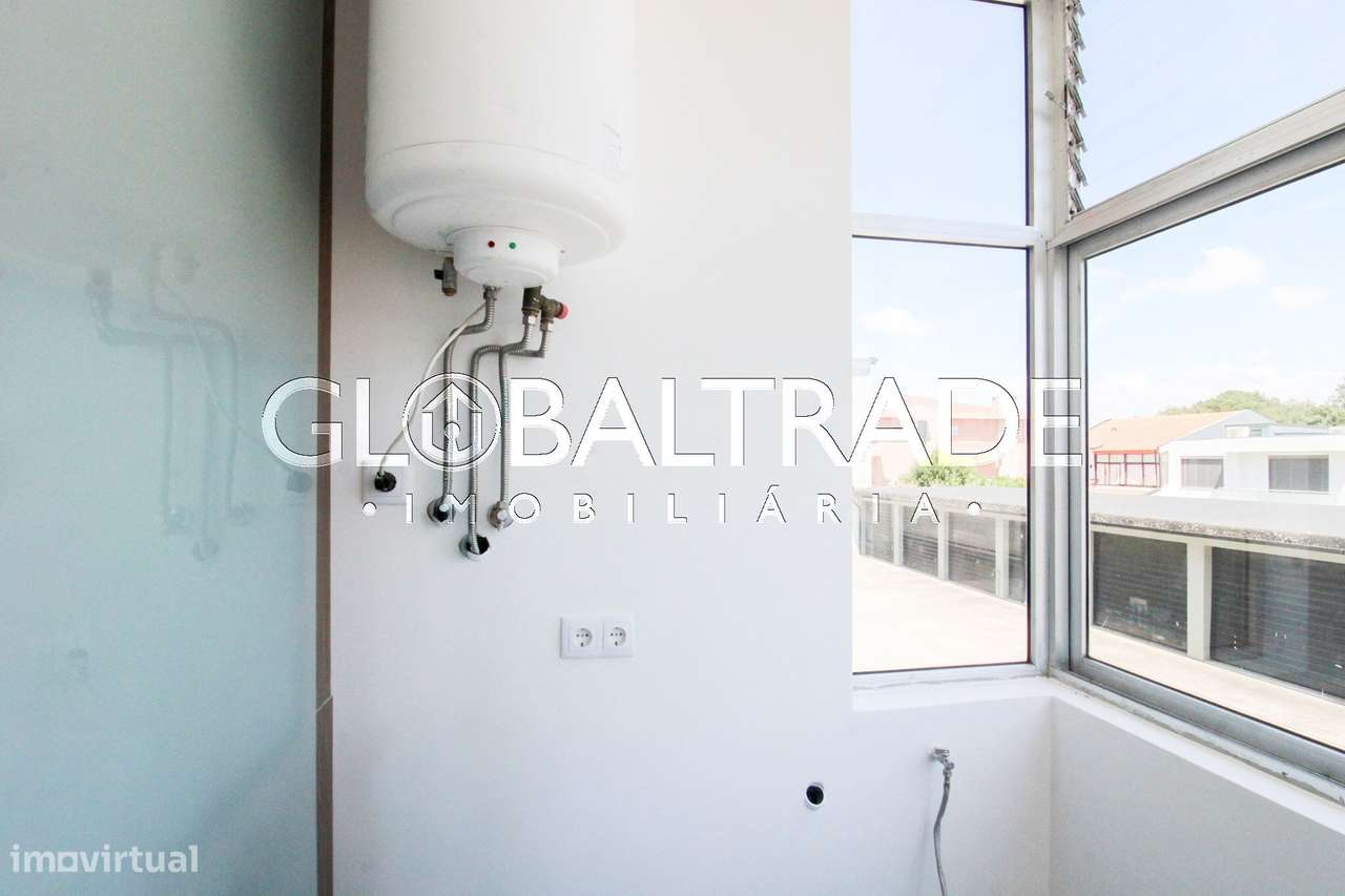 Apartamento T2 Renovado em Leça do Balio-13
