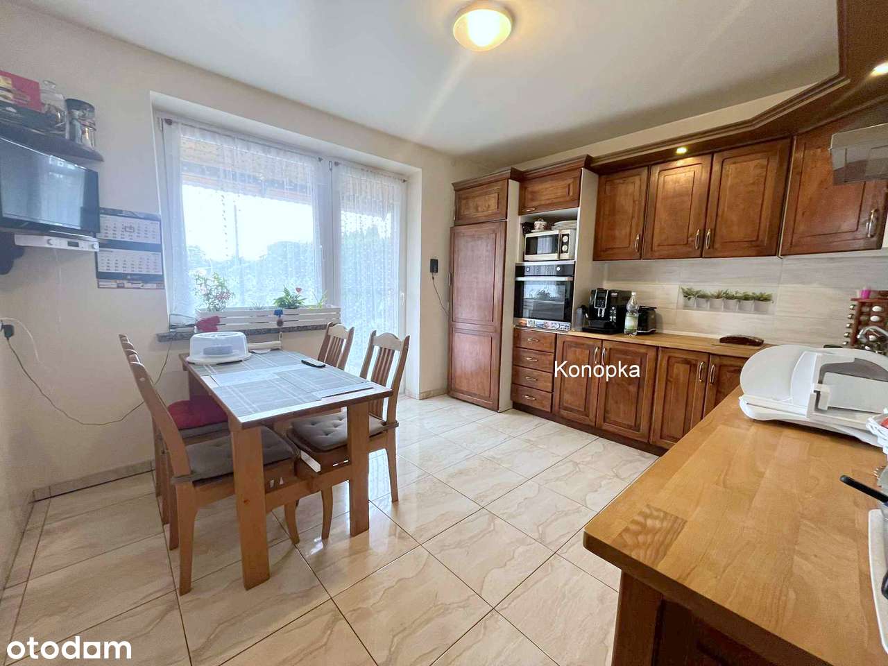 Solidny dom z tarasem i garażem-10