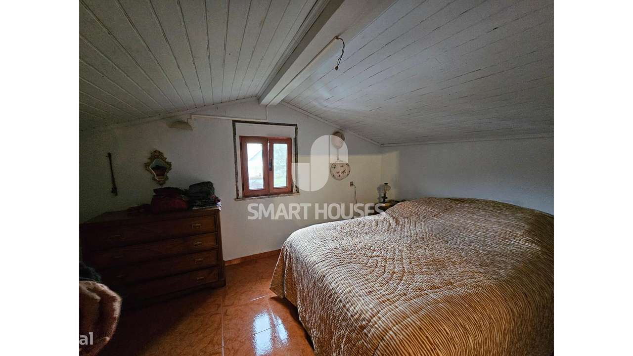 Moradia T3+1 em Avô c/ terreno-23