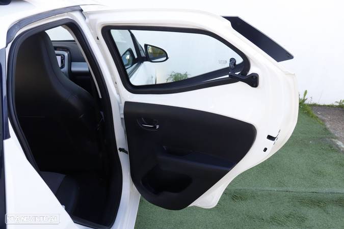 Toyota Aygo 1.0 X-Play Plus+X-Touch+TSS - 19