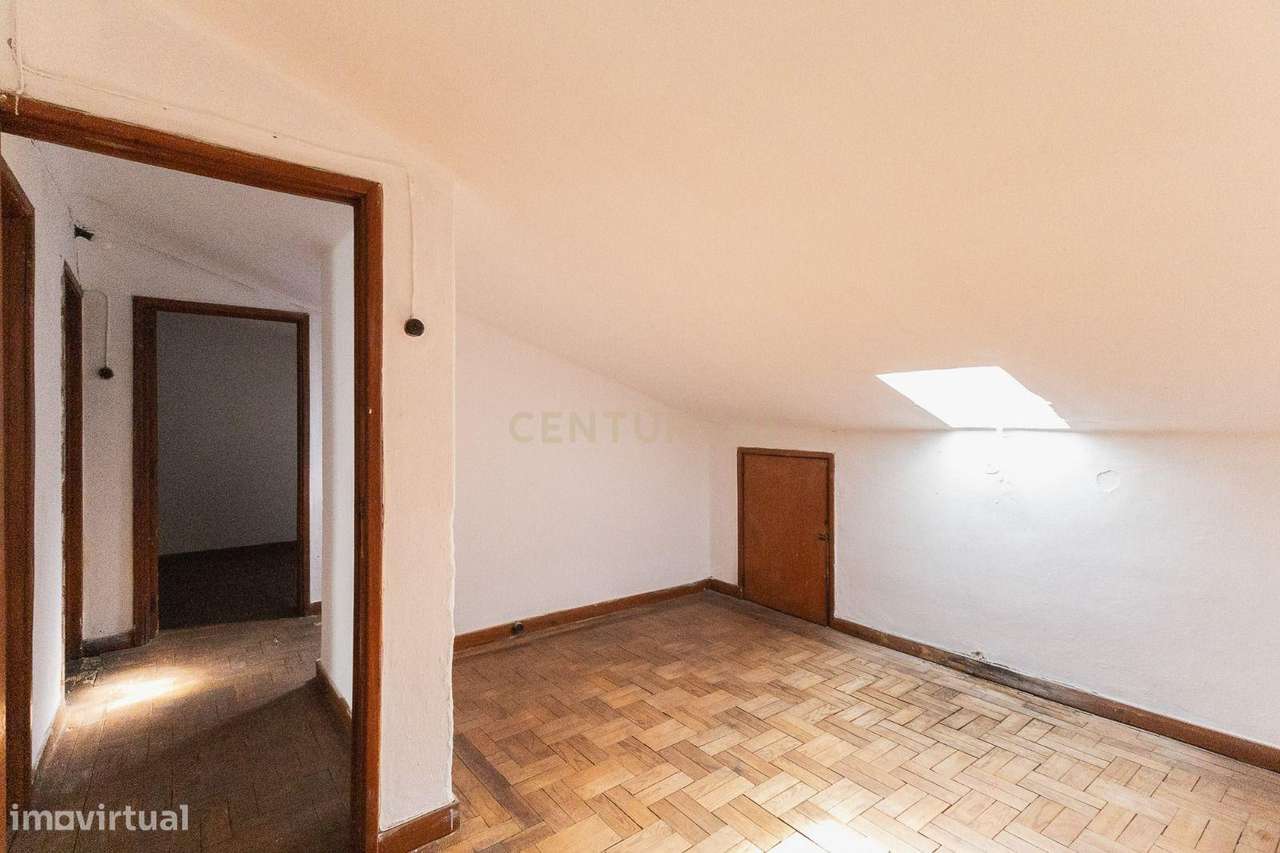 T2 com Sótão no Bairro Norton de Matos-22