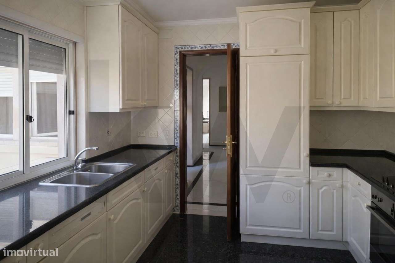 Apartamento T3 no Bairro dos Atores com Luz Natural e Excelente Amplit - Grande imagem: 5/18