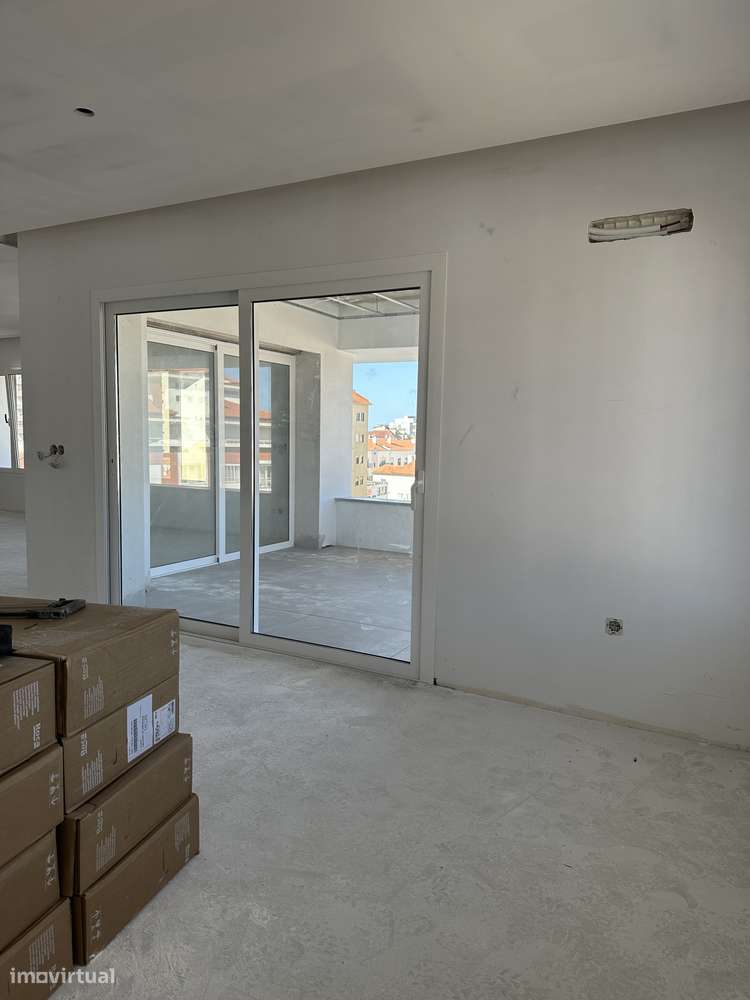 T3 Duplex, em construção, junto à rodoviária. Vende o construtor-3