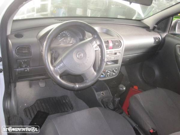 Opel Corsa C 1.7 DI 2002 para peças - 6