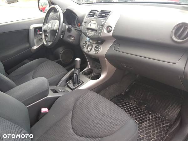 Toyota RAV4 - 9