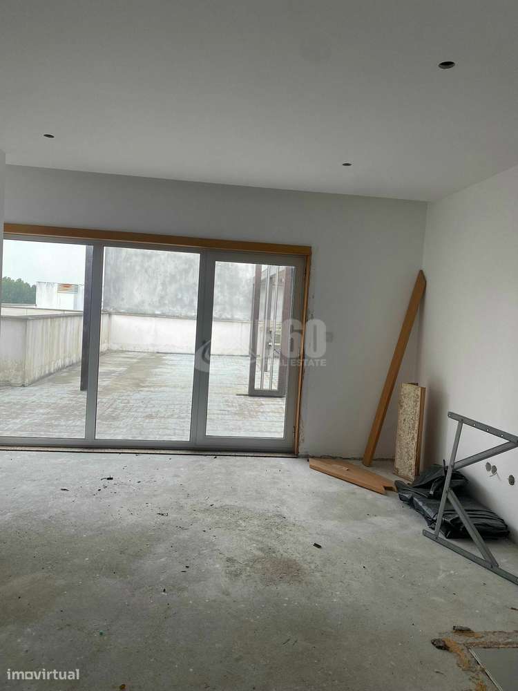 T4 DUPLEX COM TERRAÇO ESPINHO-10