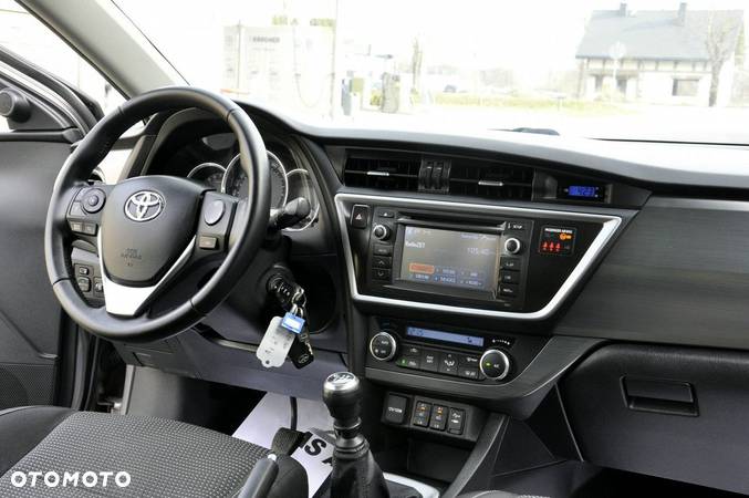 Toyota Auris 1.33 VVT-i Premium Comfort - 11