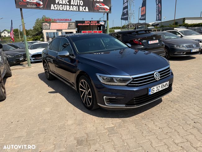 VOLKSWAGEN PASSAT - COMPACT