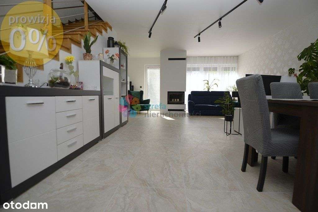 Dom z garażem na wyodrębnionej działce gruntu-1