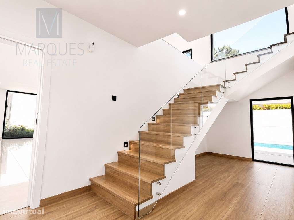 Moradia Isolada T4 com 3 Suites, Jardim e Piscina na Verdizela-25