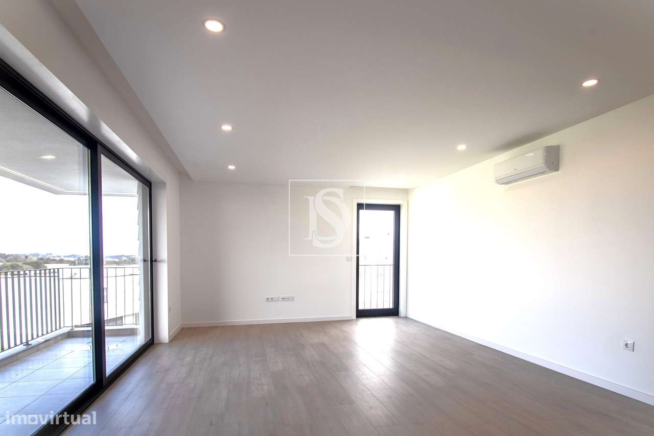 T2 NOVO, Cozinha Equipada e Garagem Fechada p/ 2 Carros, c/ 139 m² - Grande imagem: 2/20