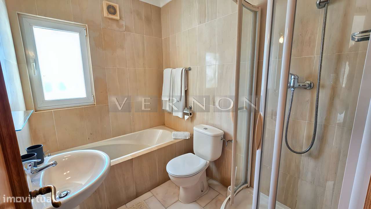 Algarve, para venda, moradia T5 primeira linha do mar com piscina aque-34