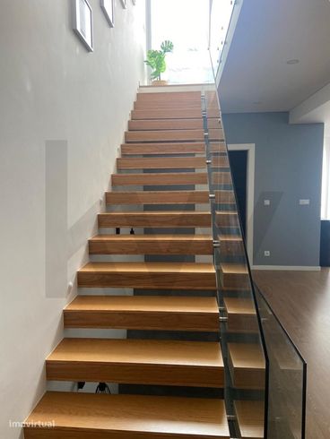 FANTÁSTICA MORADIA RECENTE EM ALGUEIRÃO – CONFORTO, ESPAÇO E QUALID-18