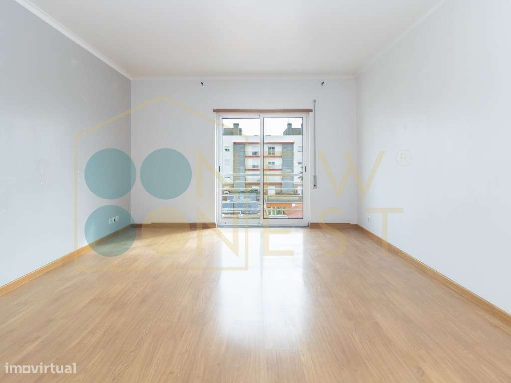 Apartamento T2 com elevador, parqueamento e arrecadação nas Manteig...-9