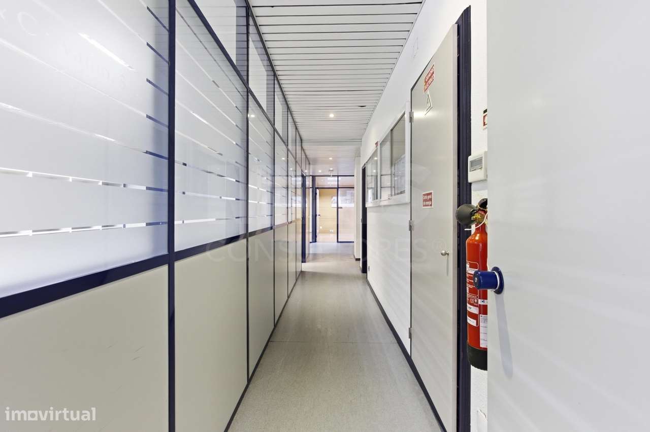 Loja e cave para serviços no centro de Alcobaça - Grande imagem: 4/24