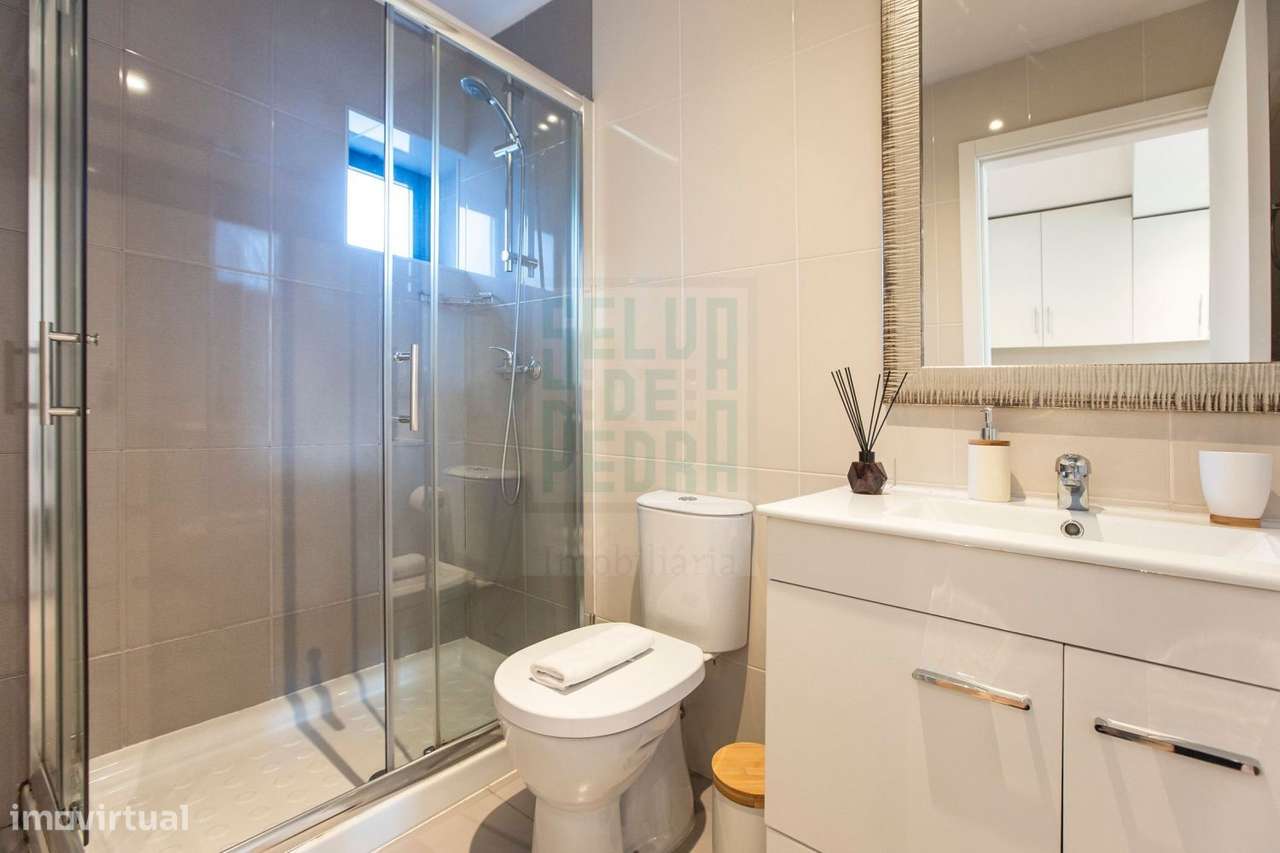 Moradia V2 mobilada e equipada para AL-18