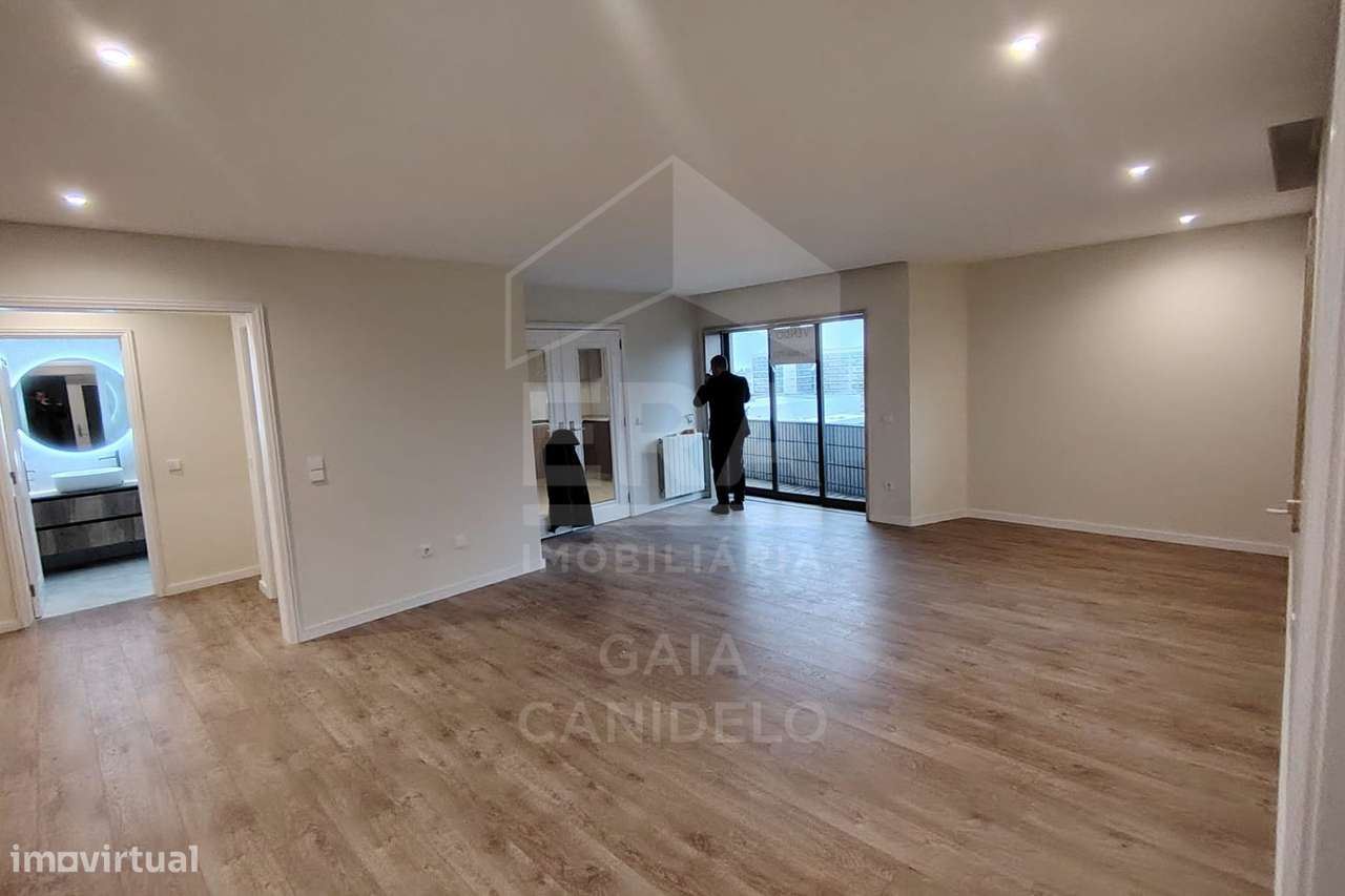 T3+1 Duplex Totalmente Remodelado em Canidelo - Grande imagem: 5/17