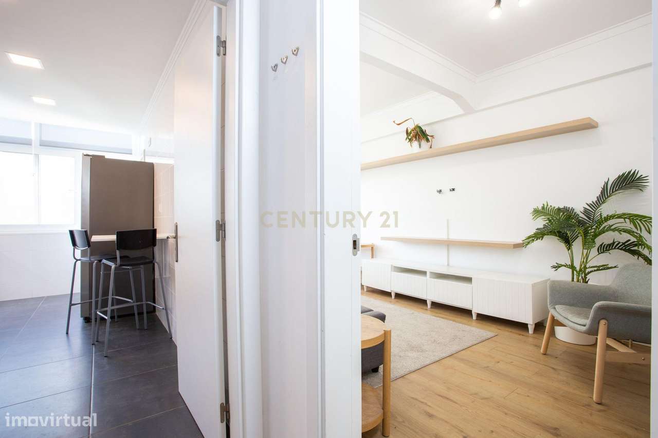 Apartamento T2 a venda Renovado e Mobilado | Pronto a Habitar-13