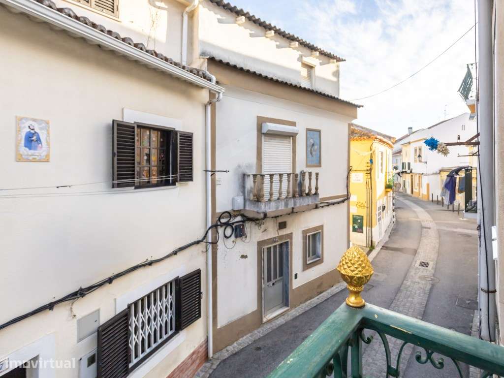 Predio no centro historico do seixal-25