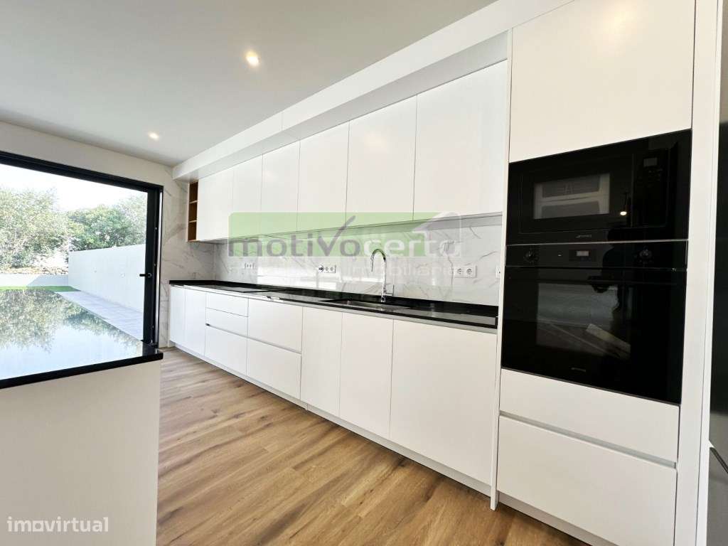 Moradia T3 Nova com Piscina em Leceia. O Seu Novo Lar em Oeiras - Grande imagem: 2/18