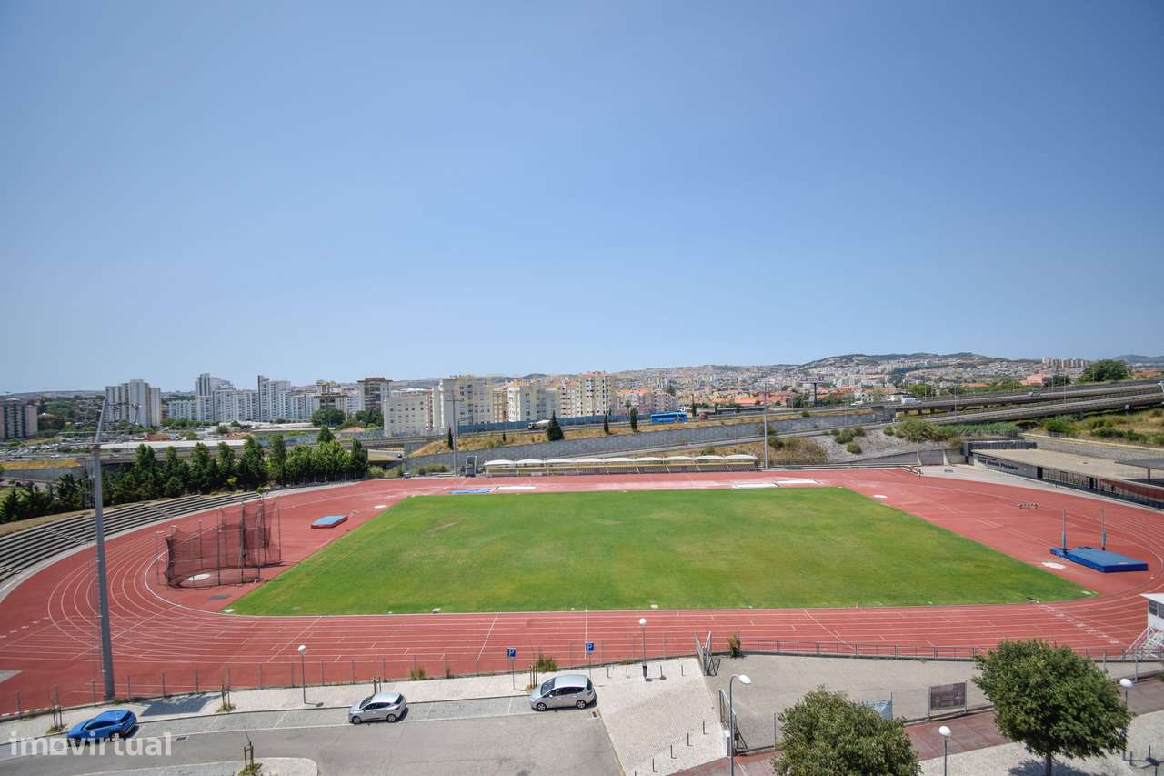 Apartamento T3 com Áreas Generosas e Vista Desafogada-21