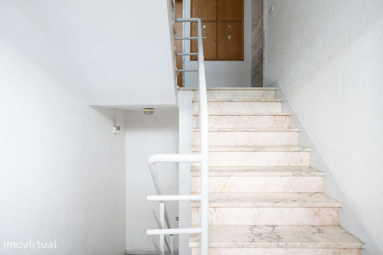 Descubra o Lar Perfeito: Apartamento T3 com Piscina e Jardim em Condom-36